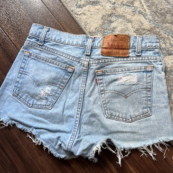 Vinage LEVI 550 Distressed Light Wash Jean Shorts - Picture 2 of 5